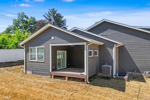 Tiny photo for 1310 Heights Court, Bettendorf, IA 52722 (MLS # 12683509)