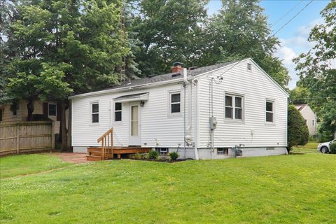 Tiny photo for 1311 Eastholme Avenue, Bloomington, IL 61701 (MLS # 12661989)