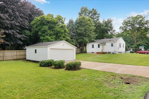 Tiny photo for 1311 Eastholme Avenue, Bloomington, IL 61701 (MLS # 12661989)