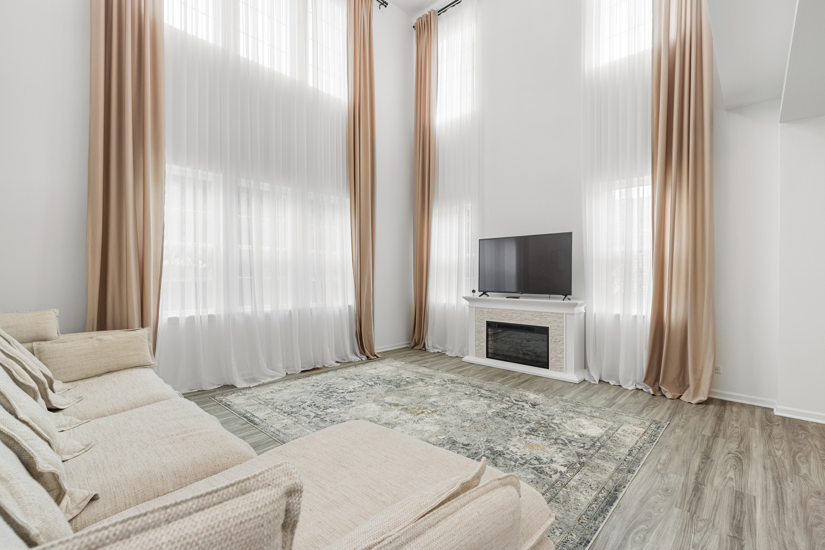 160 Valencia Parkway