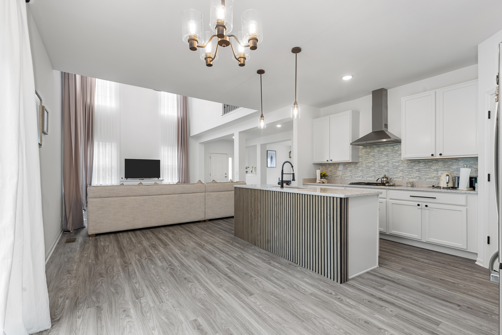 160 Valencia Parkway