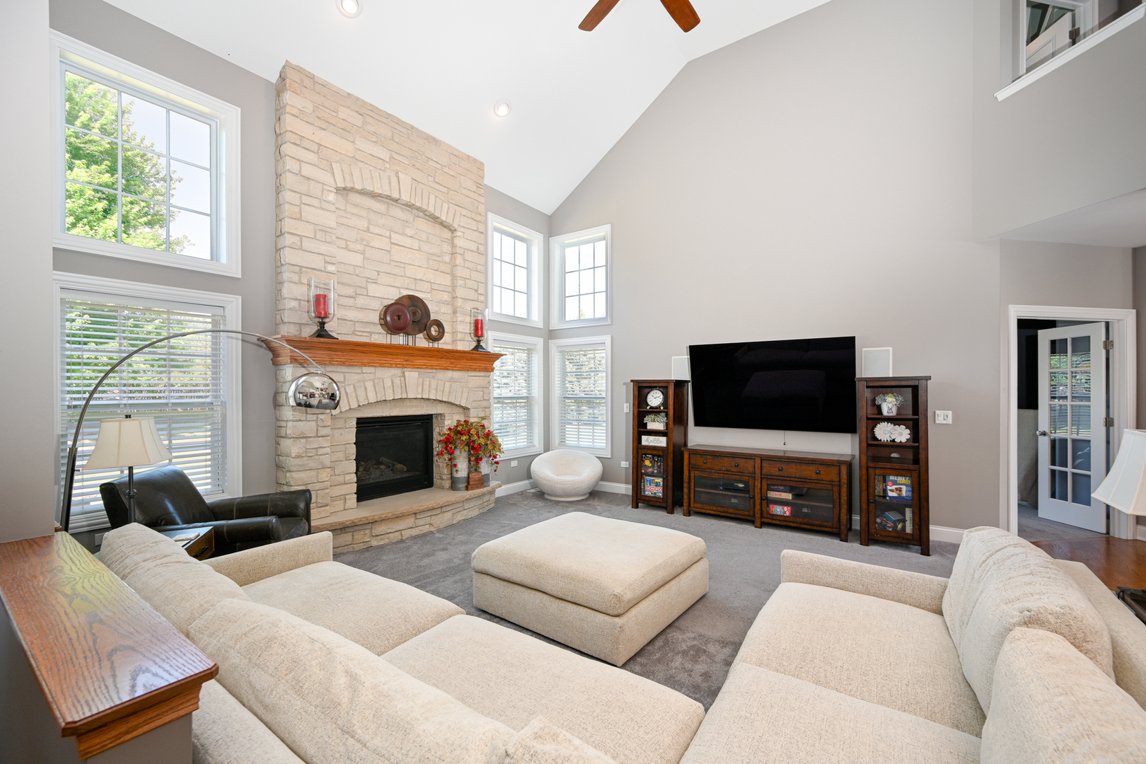 469 Bloomfield Circle W