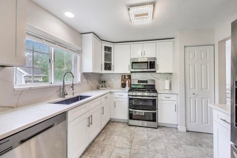 Tiny photo for 2032 Avalon Court, Northbrook, IL 60062 (MLS # 12426367)