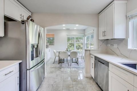 Tiny photo for 2032 Avalon Court, Northbrook, IL 60062 (MLS # 12426367)