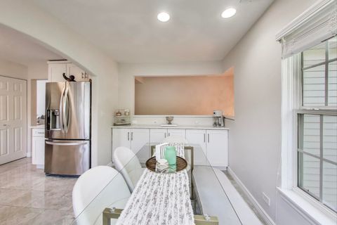 Tiny photo for 2032 Avalon Court, Northbrook, IL 60062 (MLS # 12426367)
