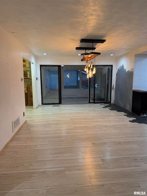 Tiny photo for 808 S VICTOR Street, Christopher, IL 62822 (MLS # QC4268849)