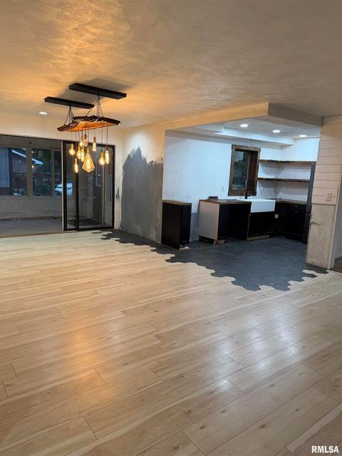 Tiny photo for 808 S VICTOR Street, Christopher, IL 62822 (MLS # QC4268849)