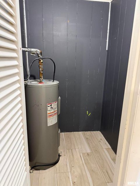 Tiny photo for 808 S VICTOR Street, Christopher, IL 62822 (MLS # QC4268849)