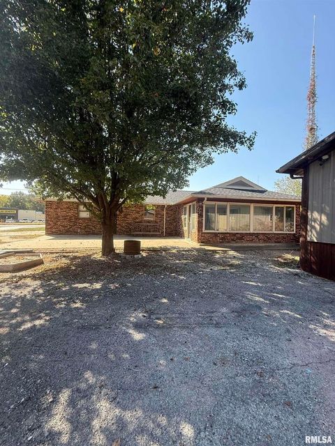 Tiny photo for 808 S VICTOR Street, Christopher, IL 62822 (MLS # QC4268849)