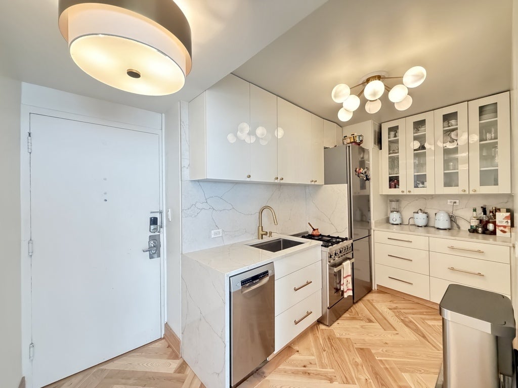 1150 N LAKE SHORE Drive 7K