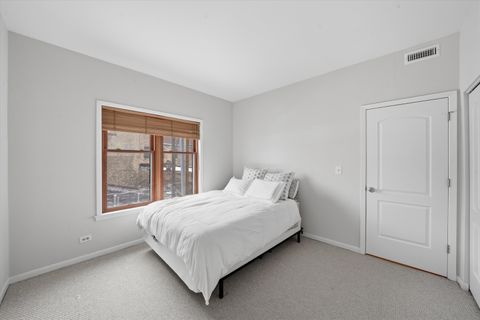 Tiny photo for 4014 N Clarendon Avenue #4S, Chicago, IL 60613 (MLS # 12565335)