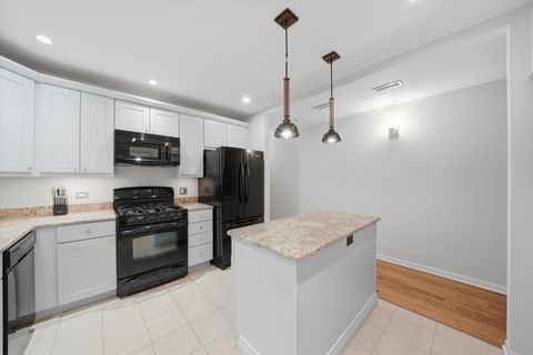 Tiny photo for 4014 N Clarendon Avenue #4S, Chicago, IL 60613 (MLS # 12565335)