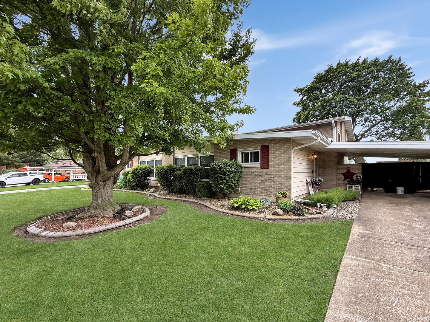 1616 Golfview Circle