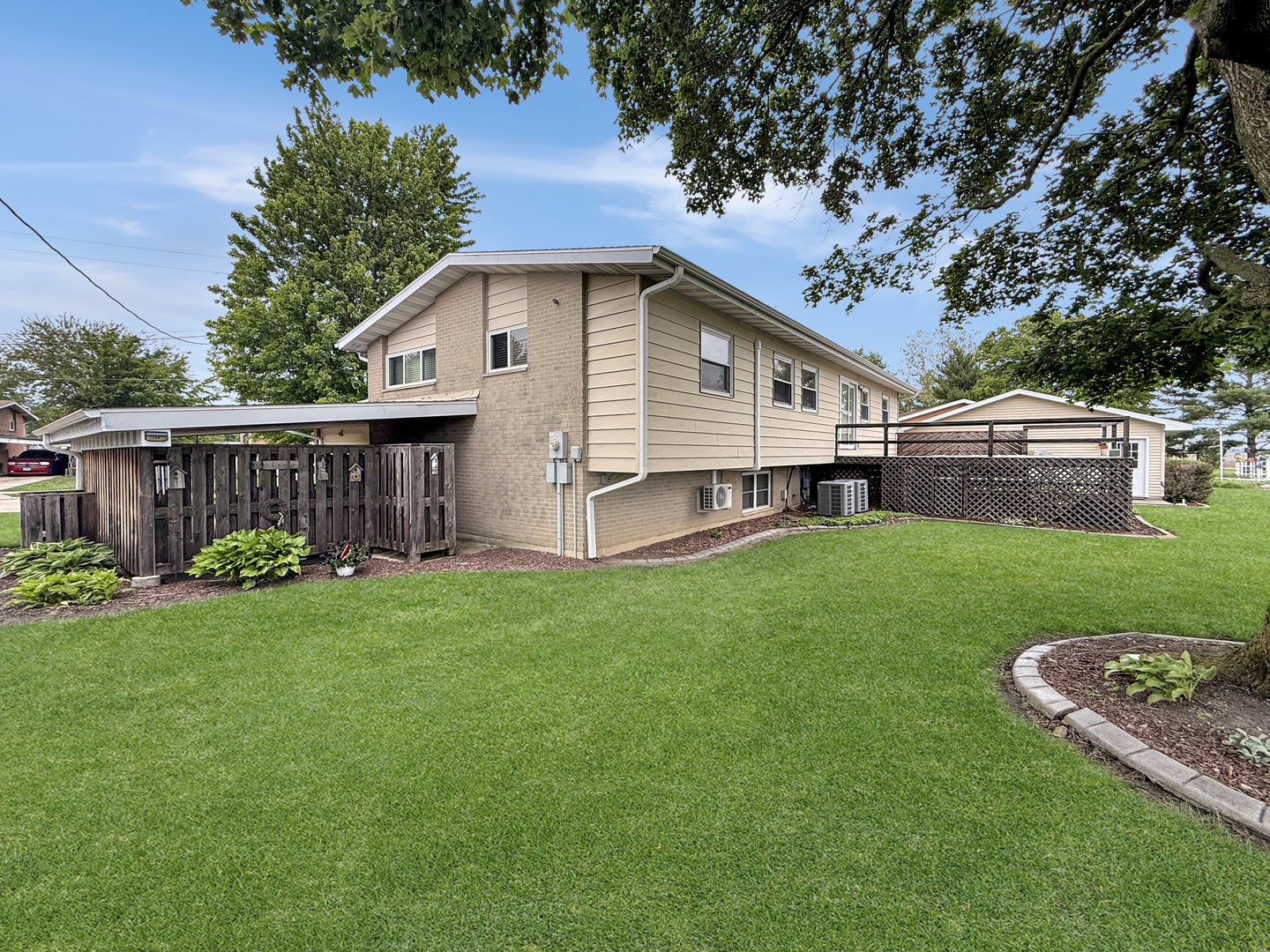 1616 Golfview Circle