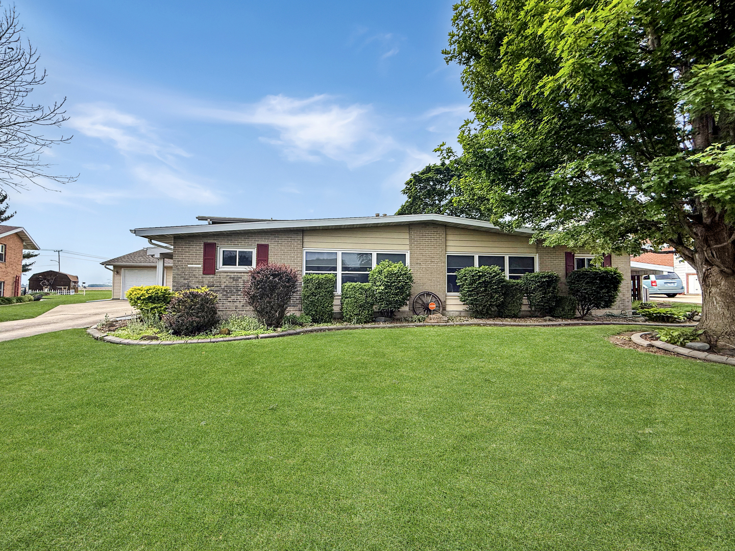 1616 Golfview Circle