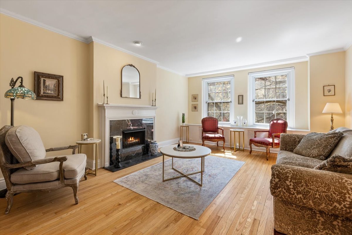 210 E Pearson Street 4C