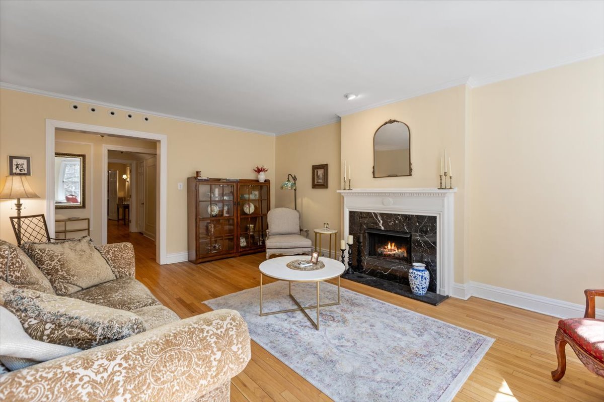 210 E Pearson Street 4C