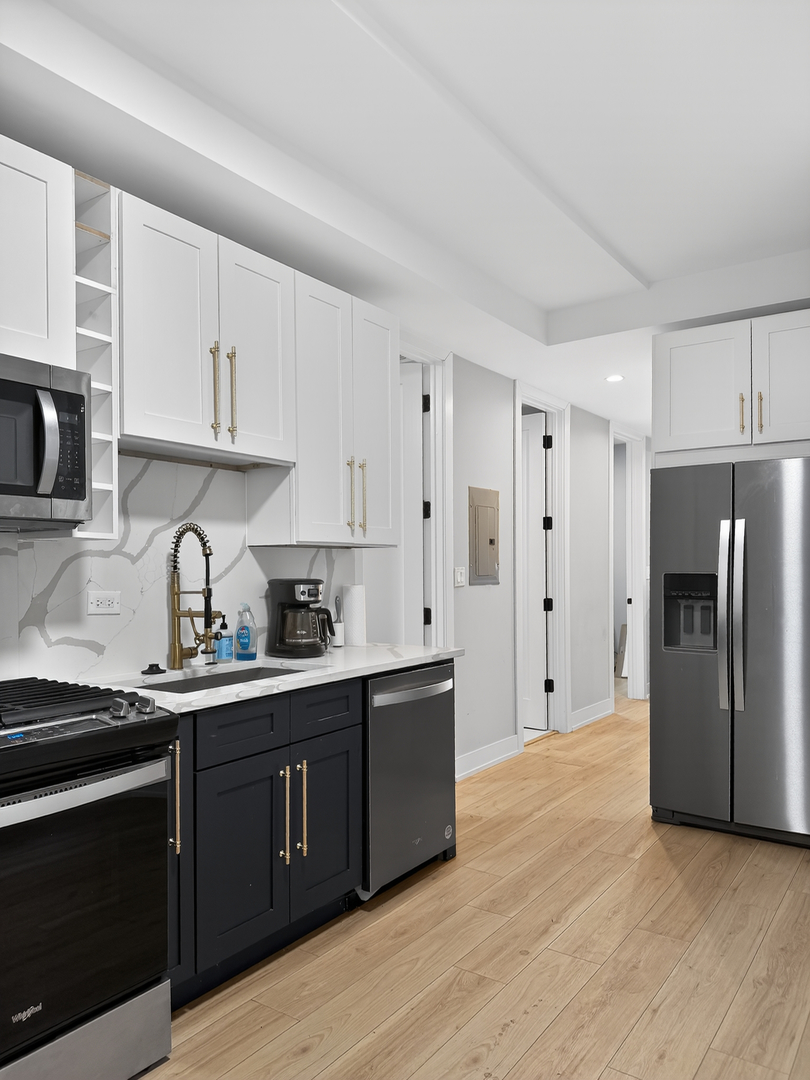 2818 W Fletcher Street B