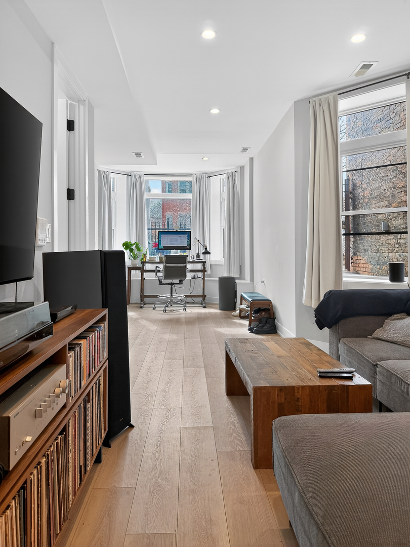 2818 W Fletcher Street B