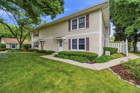 Tiny photo for 15348 Meadow Court #D, Oak Forest, IL 60452 (MLS # 12670179)