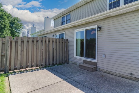 Tiny photo for 62 Vermont Avenue, Bloomington, IL 61701 (MLS # 12689396)