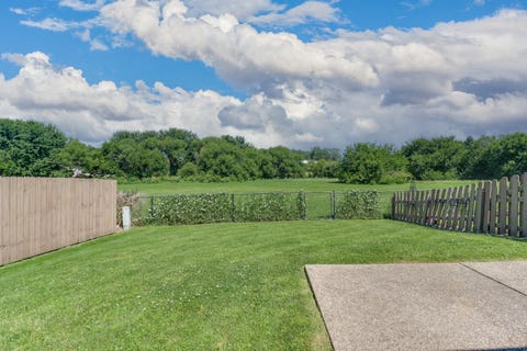 Tiny photo for 62 Vermont Avenue, Bloomington, IL 61701 (MLS # 12689396)