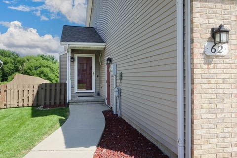 Tiny photo for 62 Vermont Avenue, Bloomington, IL 61701 (MLS # 12689396)