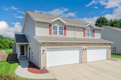 Tiny photo for 62 Vermont Avenue, Bloomington, IL 61701 (MLS # 12689396)