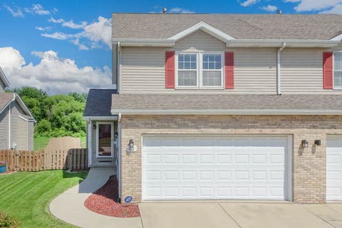 Photo of 62 Vermont Avenue, Bloomington, IL 61701 (MLS # 12689396)