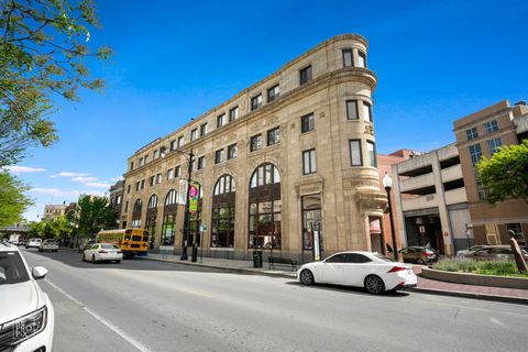 Photo of 3325 N Lincoln Avenue #302, Chicago, IL 60657 (MLS # 12635825)