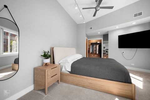 Tiny photo for 3325 N Lincoln Avenue #302, Chicago, IL 60657 (MLS # 12635825)