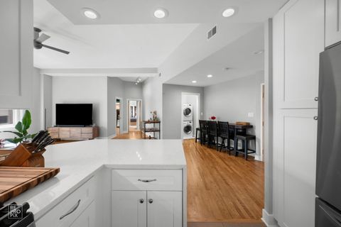 Tiny photo for 3325 N Lincoln Avenue #302, Chicago, IL 60657 (MLS # 12635825)