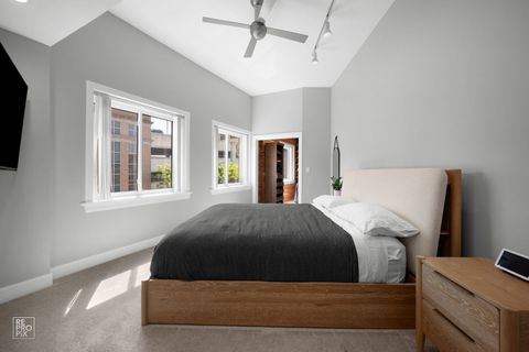 Tiny photo for 3325 N Lincoln Avenue #302, Chicago, IL 60657 (MLS # 12635825)