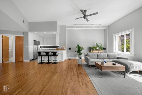 Tiny photo for 3325 N Lincoln Avenue #302, Chicago, IL 60657 (MLS # 12635825)