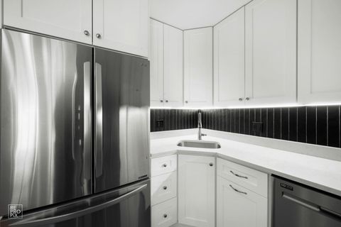 Tiny photo for 3325 N Lincoln Avenue #302, Chicago, IL 60657 (MLS # 12635825)