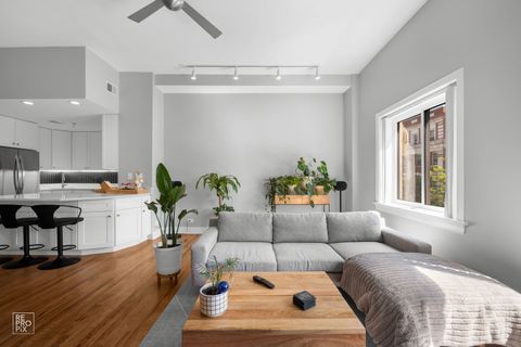Tiny photo for 3325 N Lincoln Avenue #302, Chicago, IL 60657 (MLS # 12635825)