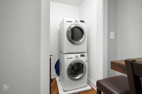 Tiny photo for 3325 N Lincoln Avenue #302, Chicago, IL 60657 (MLS # 12635825)