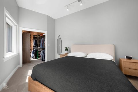 Tiny photo for 3325 N Lincoln Avenue #302, Chicago, IL 60657 (MLS # 12635825)
