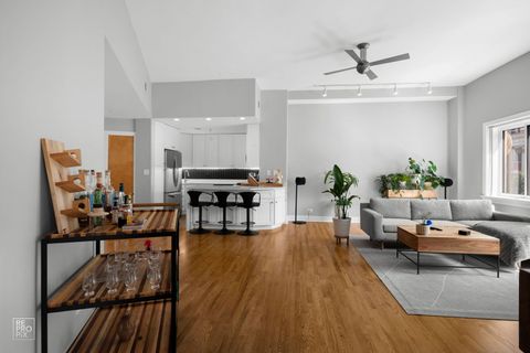 Tiny photo for 3325 N Lincoln Avenue #302, Chicago, IL 60657 (MLS # 12635825)