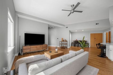 Tiny photo for 3325 N Lincoln Avenue #302, Chicago, IL 60657 (MLS # 12635825)
