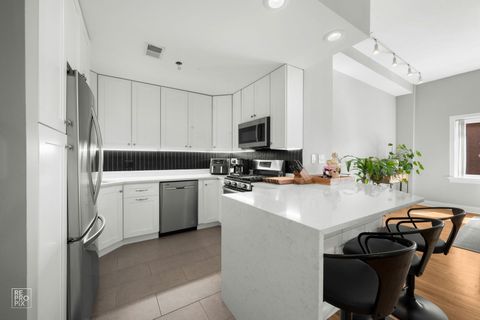 Tiny photo for 3325 N Lincoln Avenue #302, Chicago, IL 60657 (MLS # 12635825)