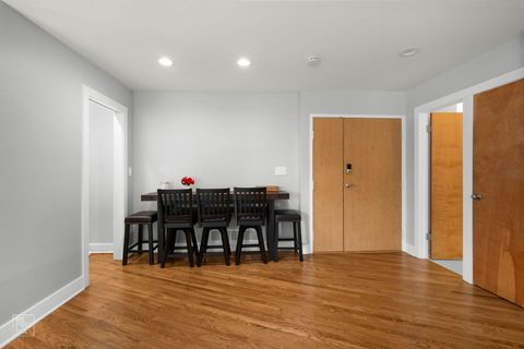 Tiny photo for 3325 N Lincoln Avenue #302, Chicago, IL 60657 (MLS # 12635825)