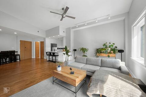 Tiny photo for 3325 N Lincoln Avenue #302, Chicago, IL 60657 (MLS # 12635825)
