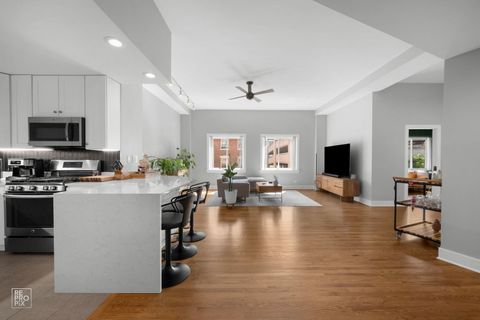 Tiny photo for 3325 N Lincoln Avenue #302, Chicago, IL 60657 (MLS # 12635825)