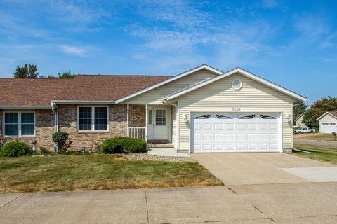 Photo of 2615 W 63rd Street #2615, Davenport, IA 52806 (MLS # 12759080)