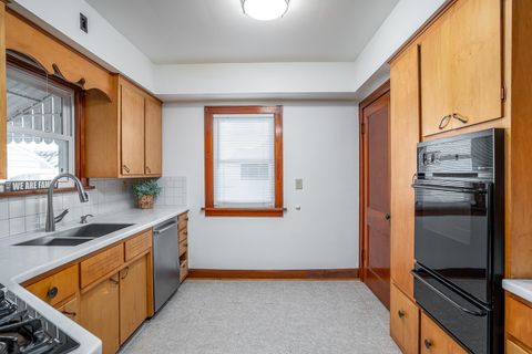 Tiny photo for 2308 Wilkes Avenue, Davenport, IA 52804 (MLS # 100000280)