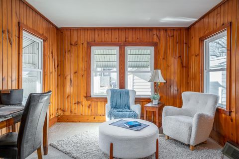 Tiny photo for 2308 Wilkes Avenue, Davenport, IA 52804 (MLS # 100000280)