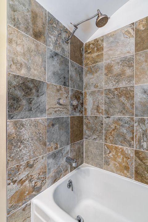 Tiny photo for 2308 Wilkes Avenue, Davenport, IA 52804 (MLS # 100000280)