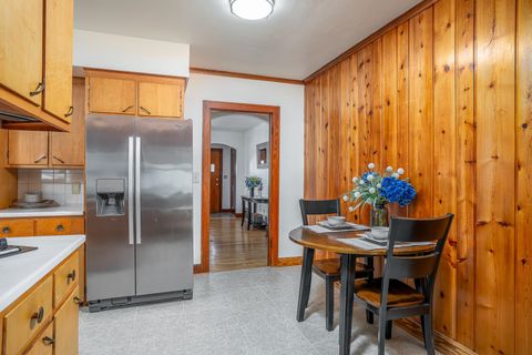 Tiny photo for 2308 Wilkes Avenue, Davenport, IA 52804 (MLS # 100000280)