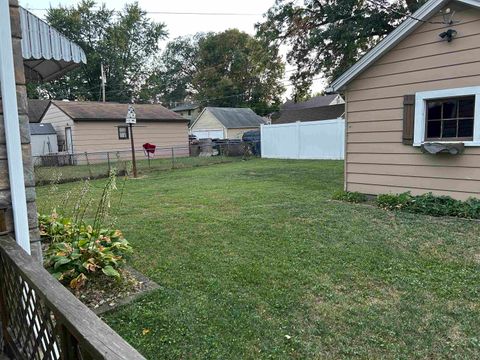 Tiny photo for 2308 Wilkes Avenue, Davenport, IA 52804 (MLS # 100000280)